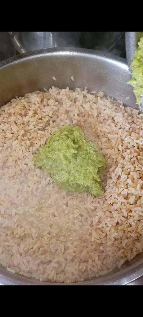 Add broccoli cream to the rice