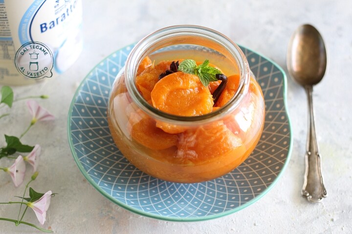 Apricots in Jar Cooking