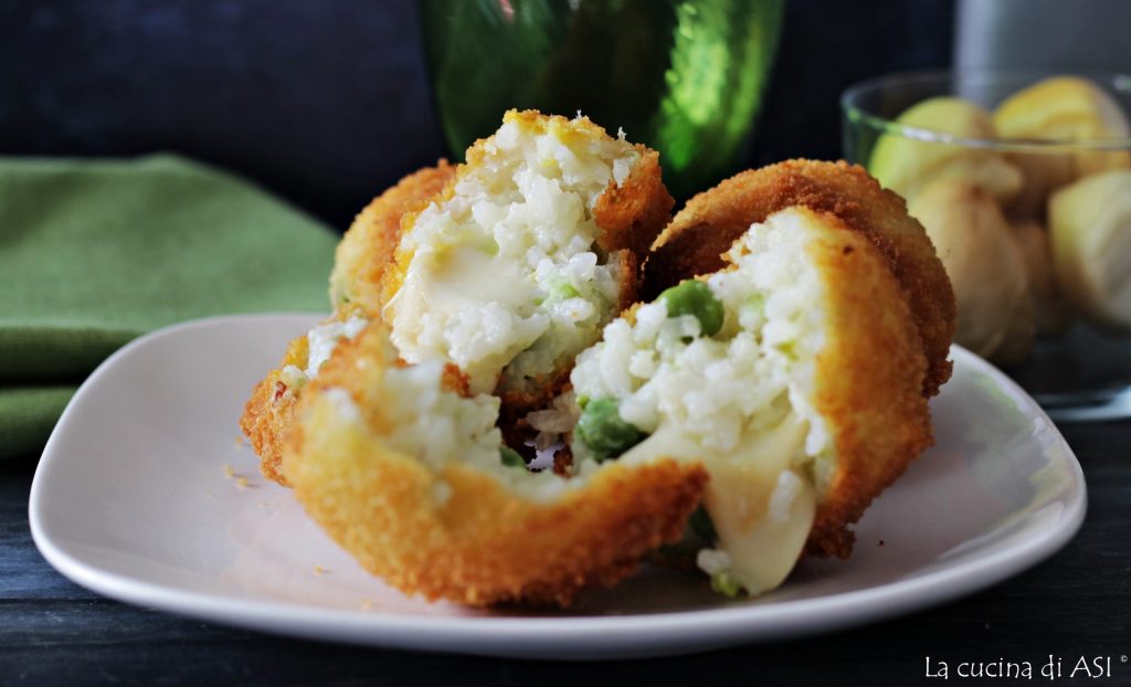 Arancini-con-piselli-e-scamorza