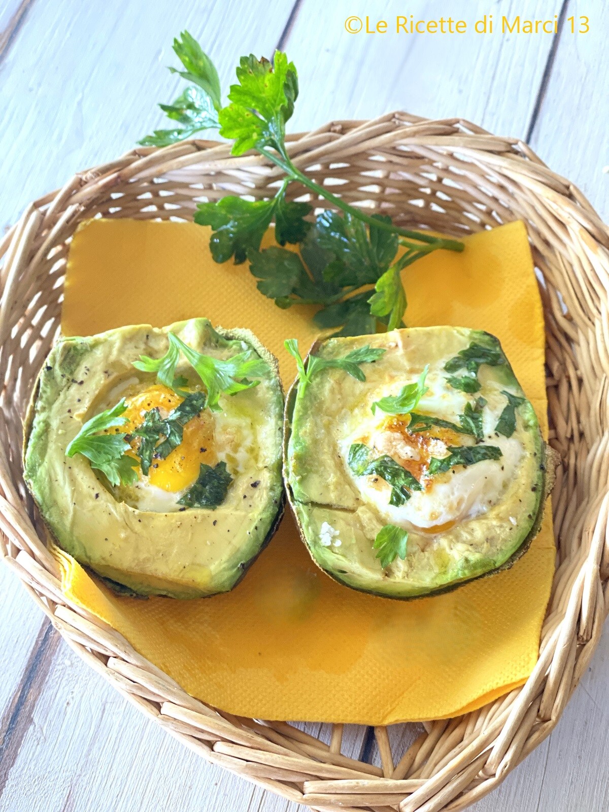 Avocado with Egg in Air Fryer, for a Savory, Healthy and Protein-Rich Breakfast