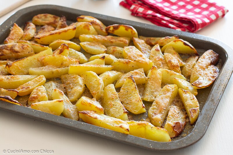 BAKED CHEESE AND PEPPER POTATOES