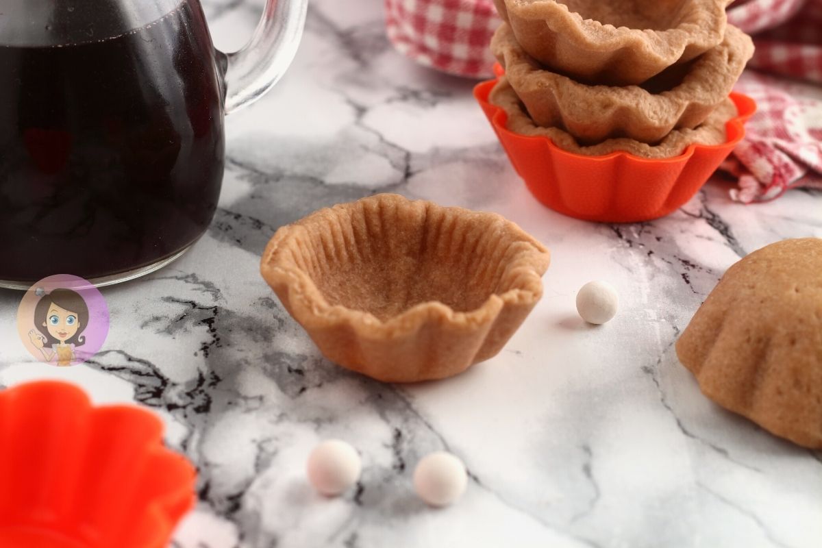SAVORY BASKETS WITH WINE DOUGH