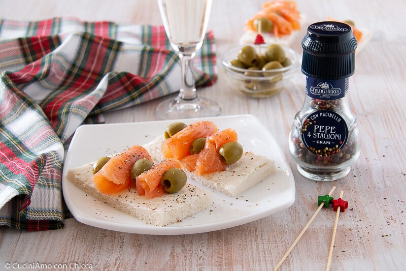 SALMON AND OLIVE CANAPÉS