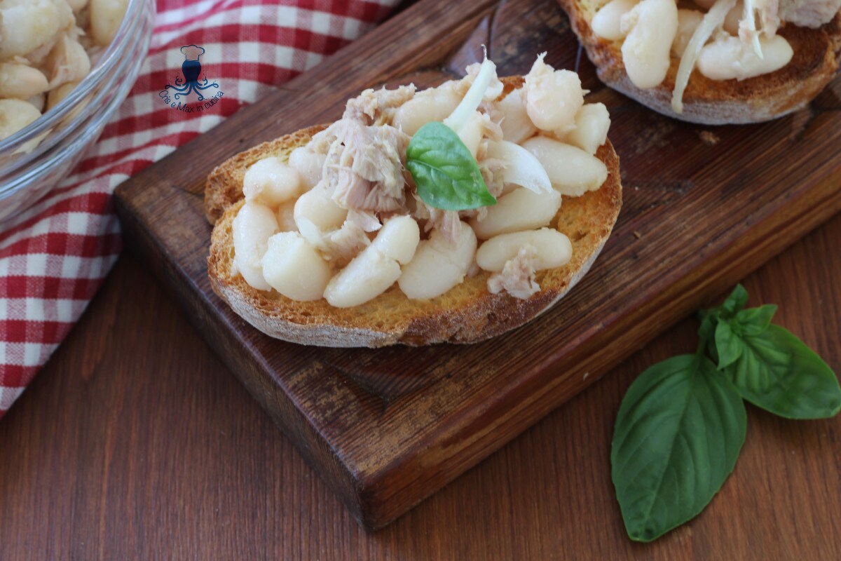 Boiled Beans with Tuna and Onions, Maremma Recipe.