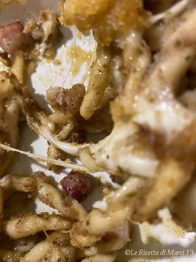 Baked Fusilli with Potato and Walnut Pesto, Gratinated with Provola