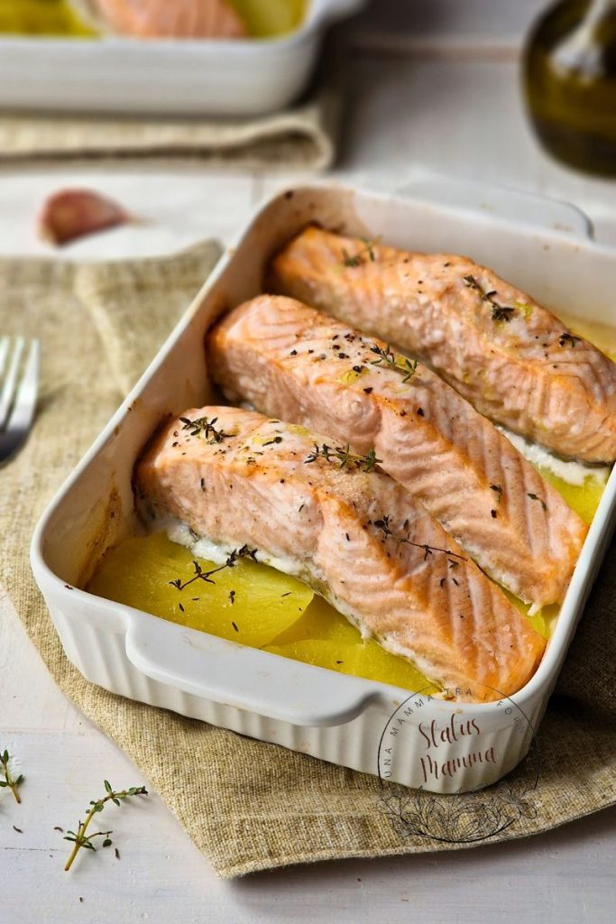 Baked Salmon Fillet with Thyme and Lemon