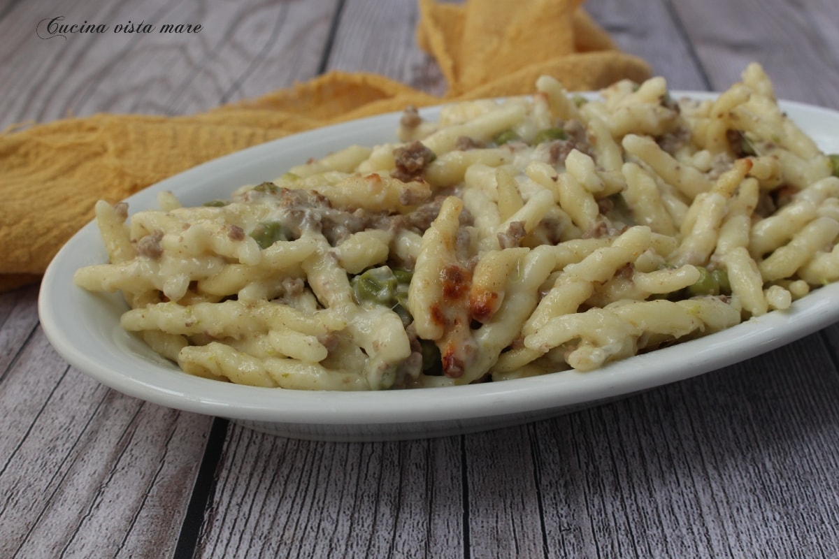 Baked Trofie with Ground Meat and Peas