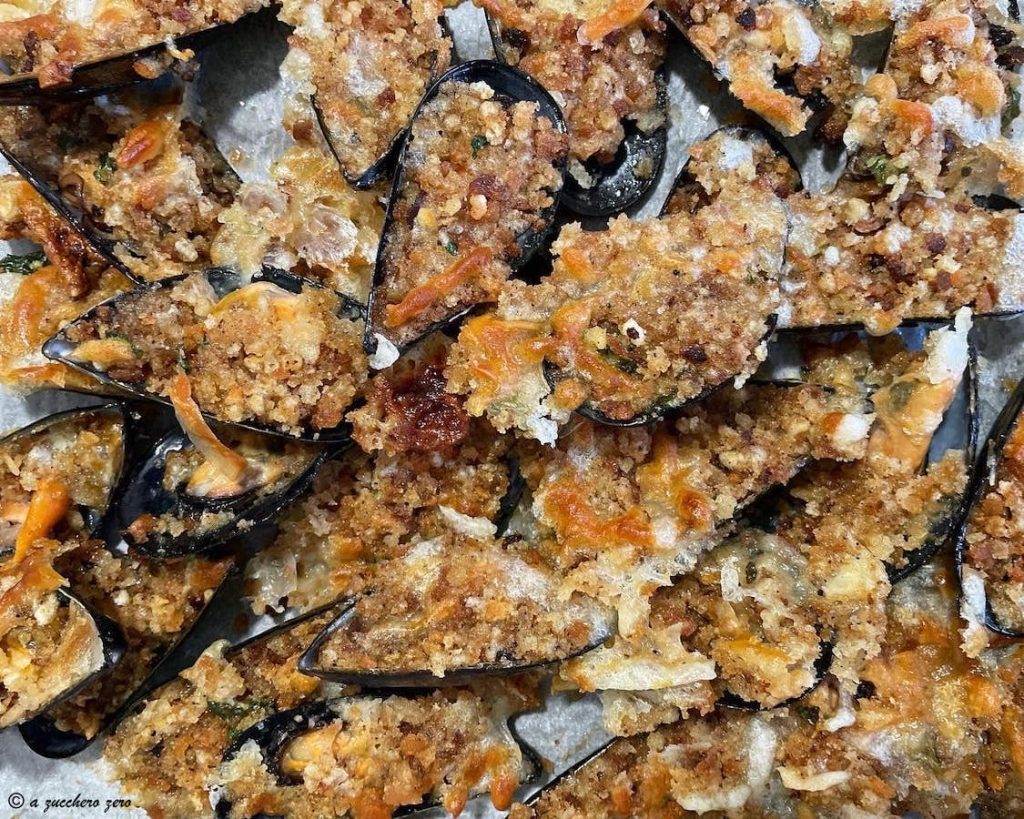 Baked Mussels in White Sauce