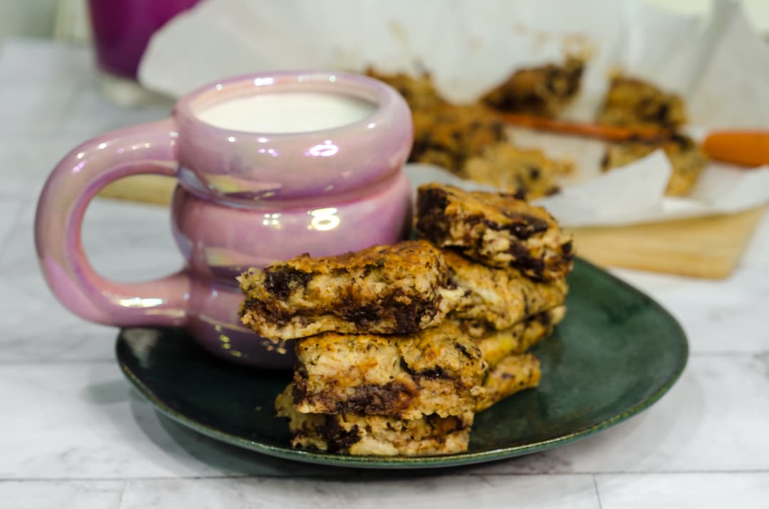 Banana and Peanut Butter Squares (Healthy Brownies Without Added Sugars)