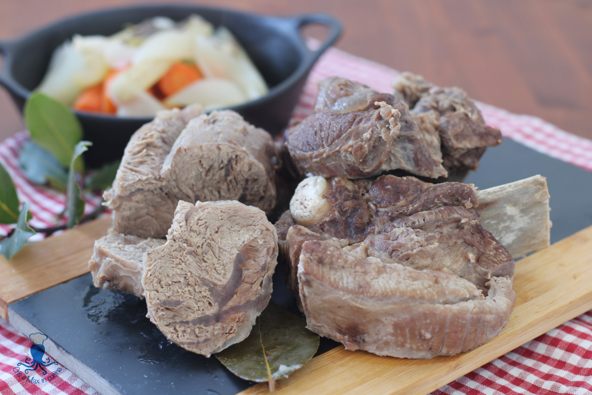 Boiled Meat with the Pressure Cooker, Easy and Quick Recipe.