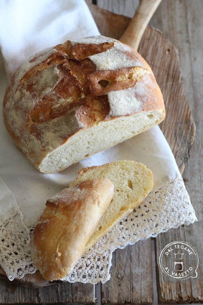 loaf of bread cooked with the instant pot or multicooker