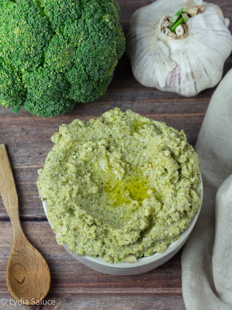 Broccoli and Almond Cream
