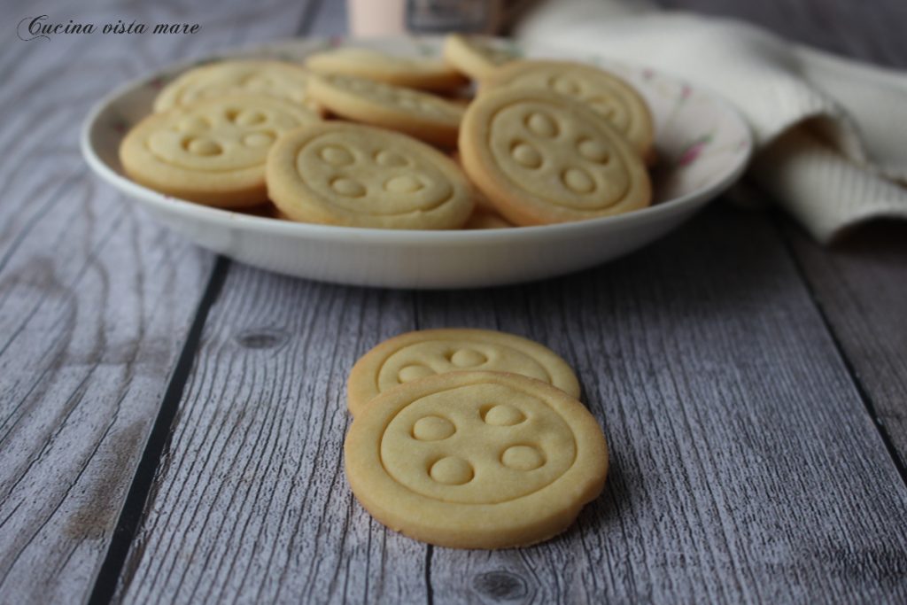 Button Cookies Sea View Kitchen