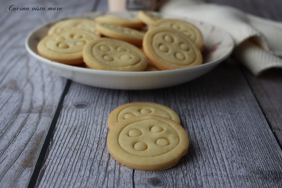Button Cookies
