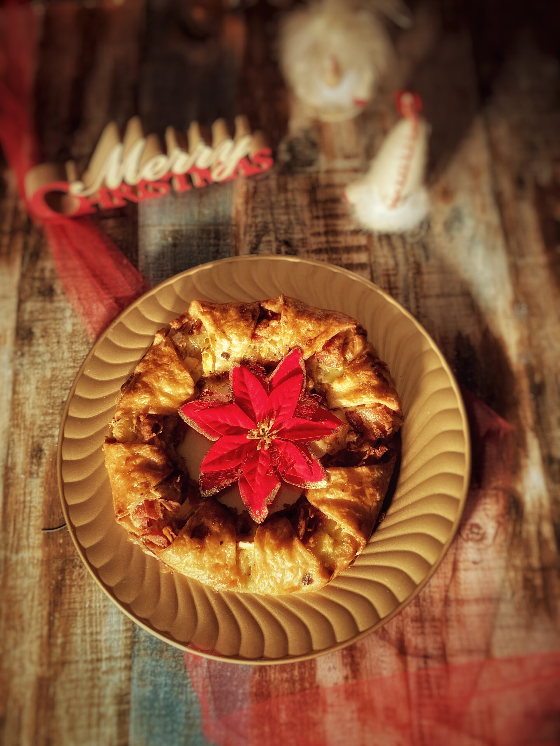 Bacon Brie Crescent Wreath (United States)