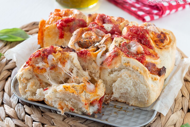 CINNAMON ROLLS PIZZA