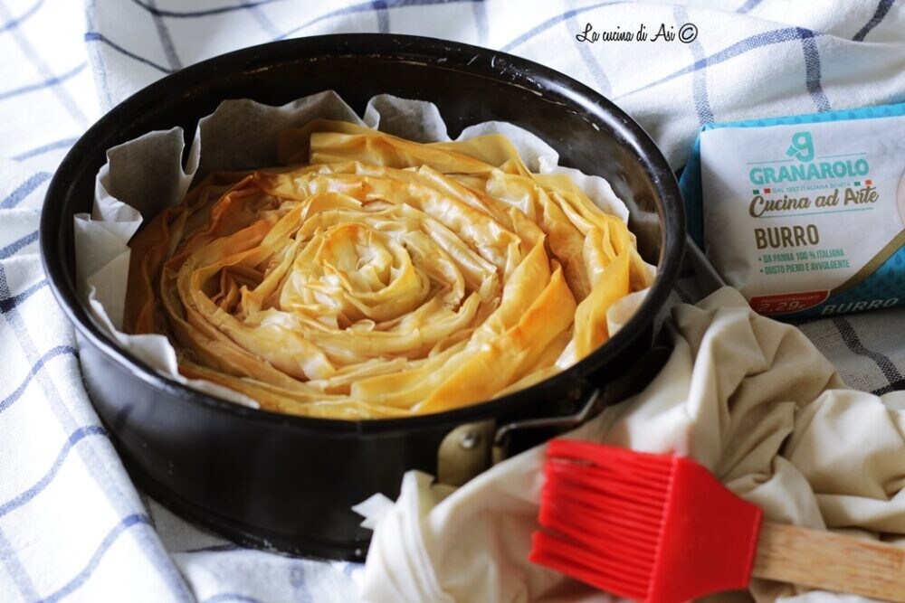 SWEET ROSE WITH PHYLLO DOUGH AND CREAM