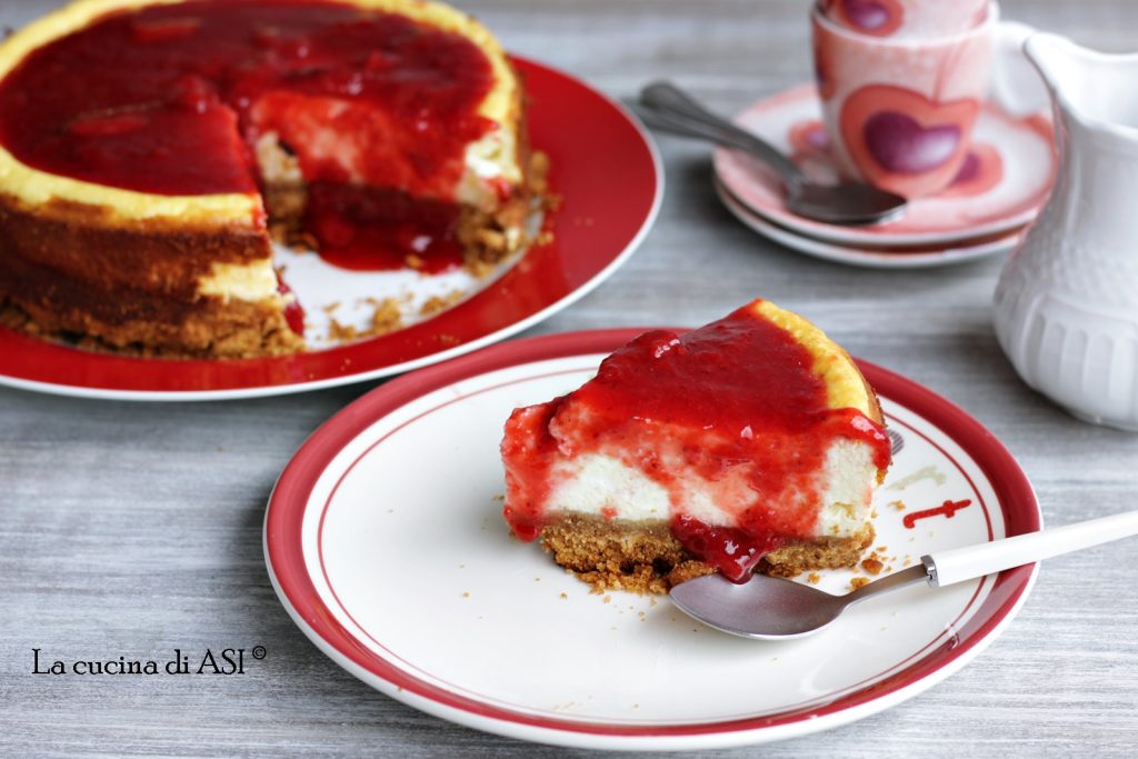 Cheesecake-with-Fruit-Coulis