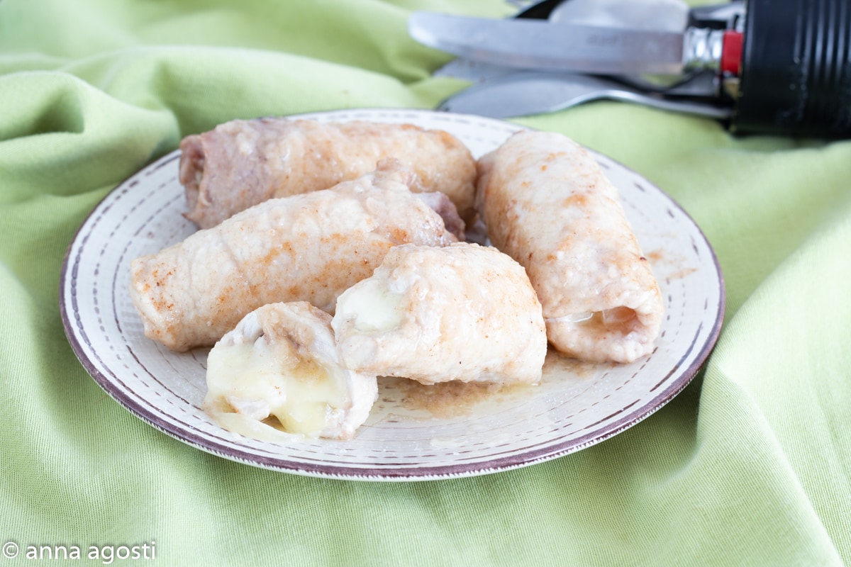Cheesy Meat Rolls with White Wine