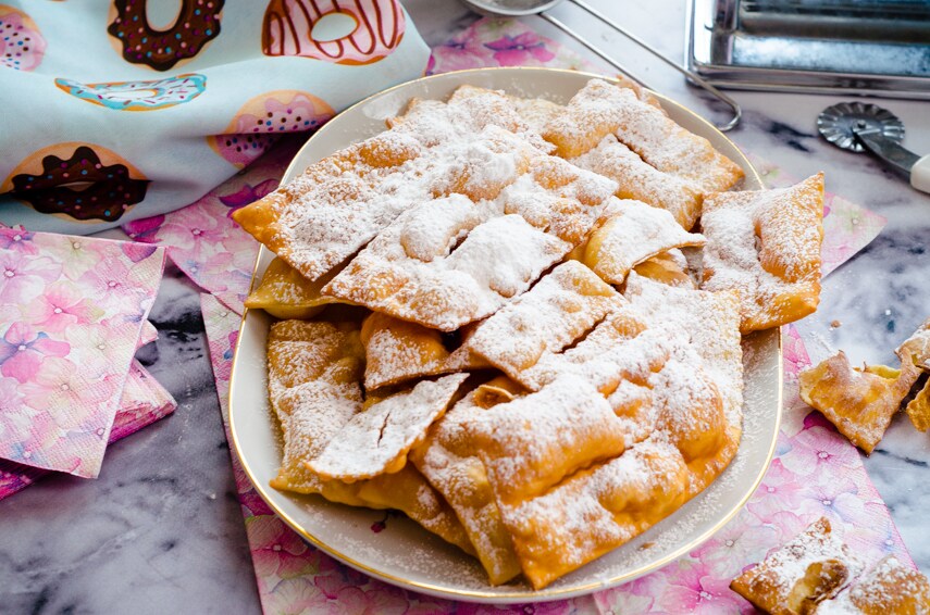 Carnival Chiacchiere, simple recipe with step-by-step photos to make them at home