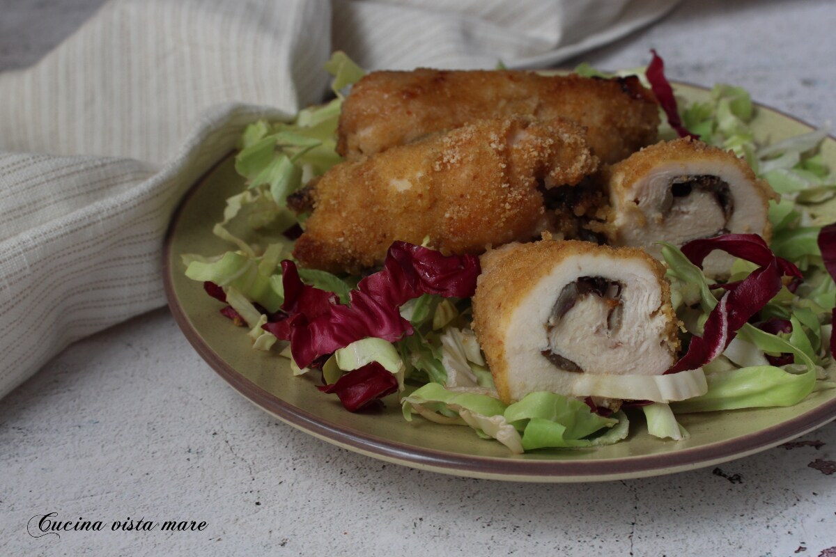 Chicken Rolls with Radicchio and Scamorza