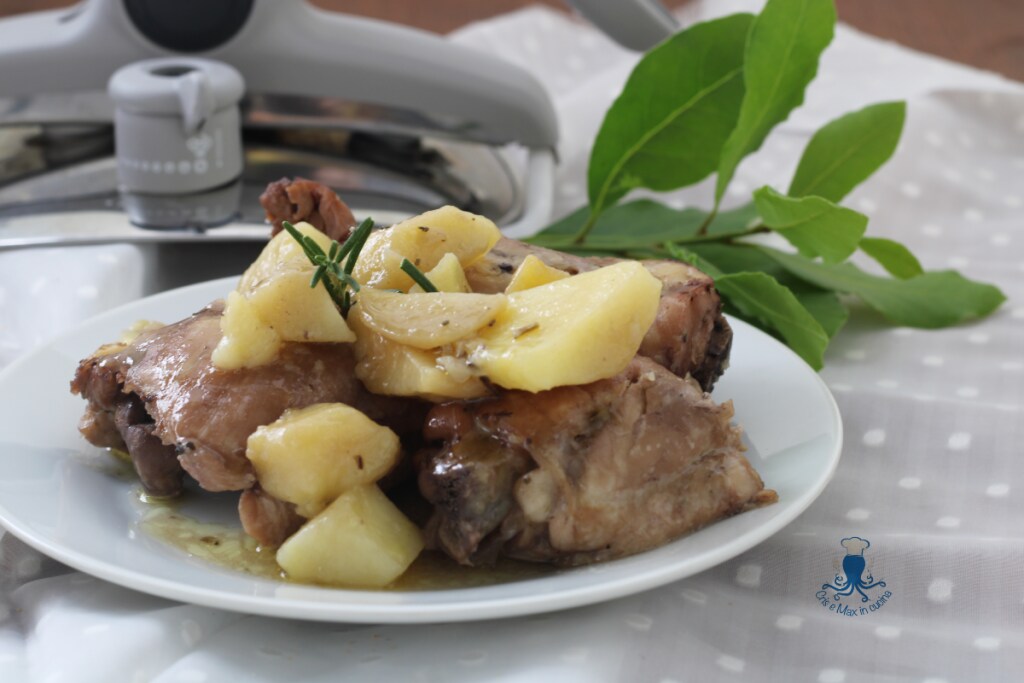 Chicken thighs with potatoes with a pressure cooker