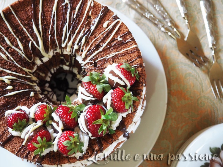 Cocoa Chiffon Cake with Vanilla Frosting and Strawberries: Super Soft and Spectacular