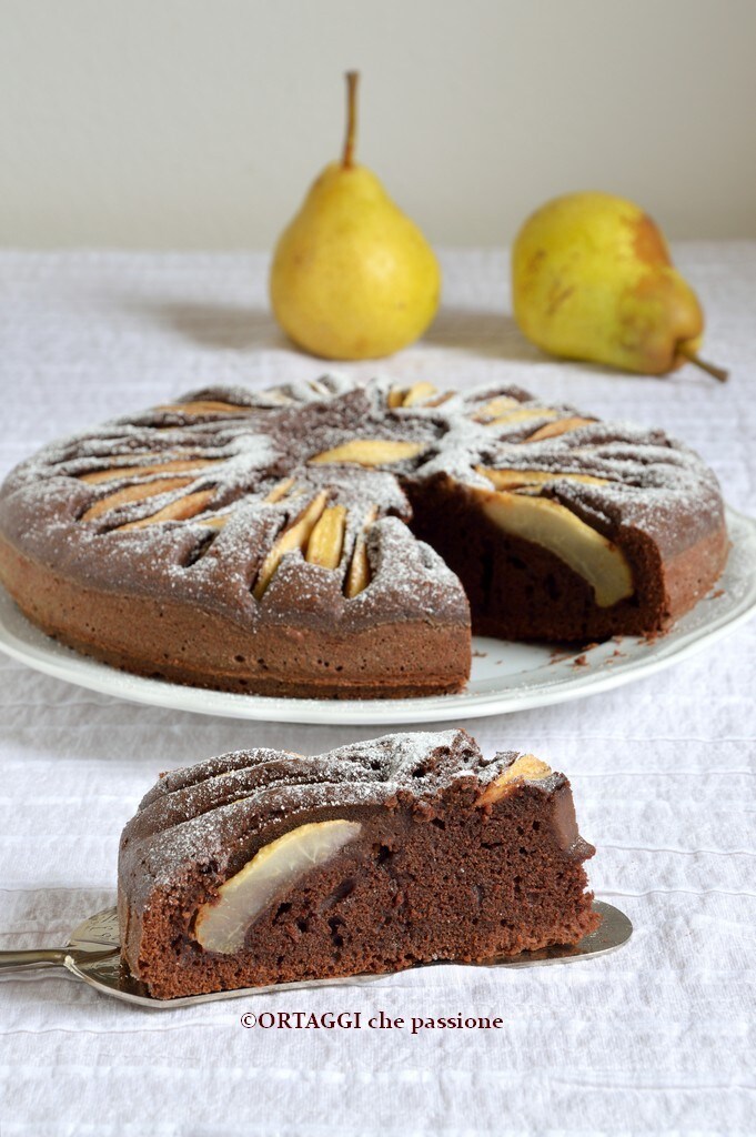 Fast and easy cocoa and pear cake