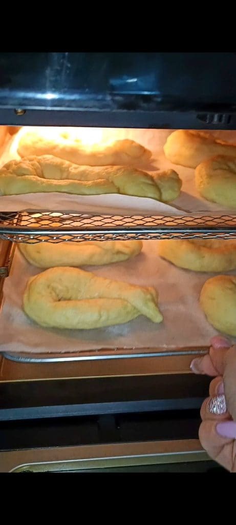 Cook the zeppole in the air fryer