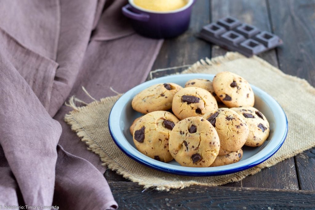 Cornmeal and Chocolate Cookies