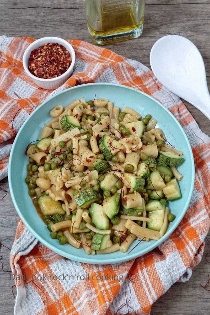 Creamy Pasta with Zucchini and Peas: The Light and Quick Summer Recipe