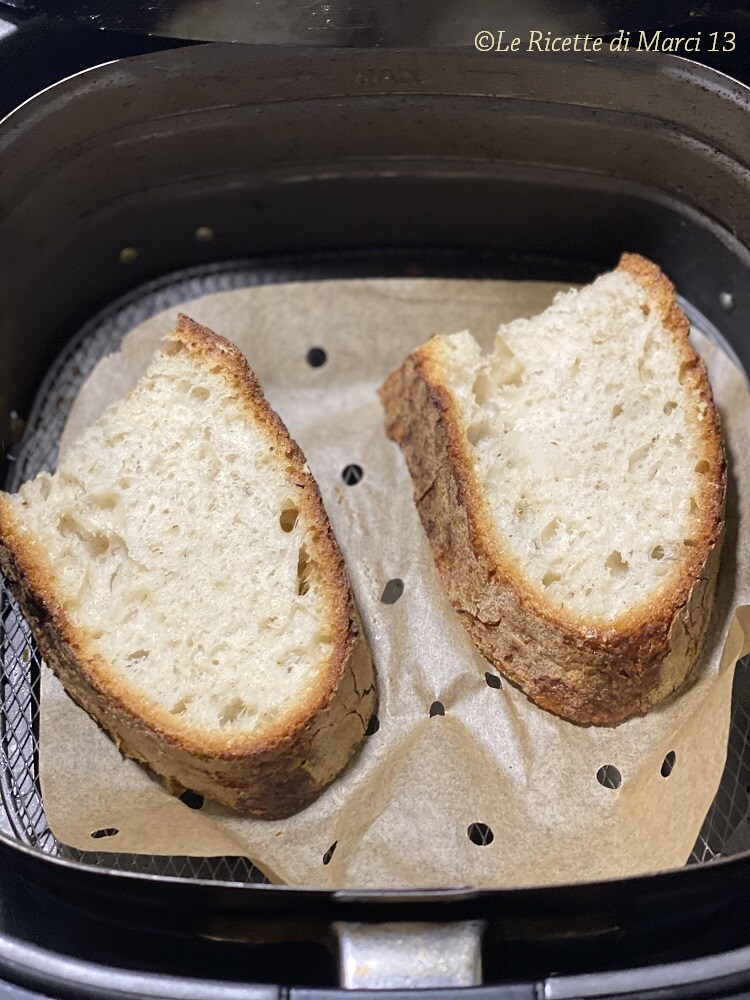 Crispy stale bread in the air fryer