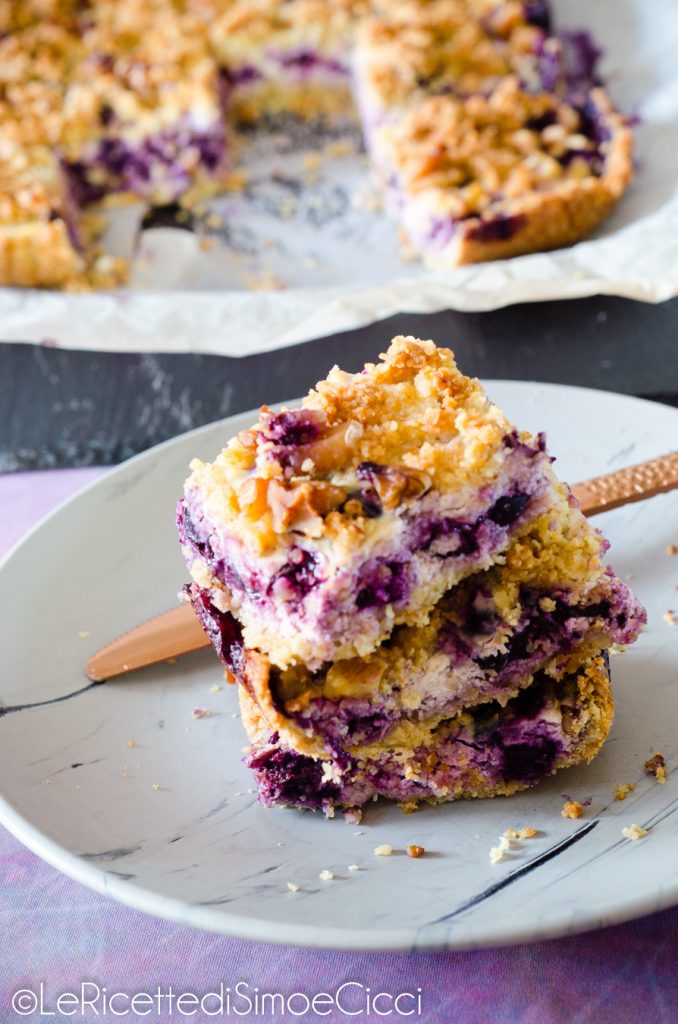 Creamy bars with blueberries and quark