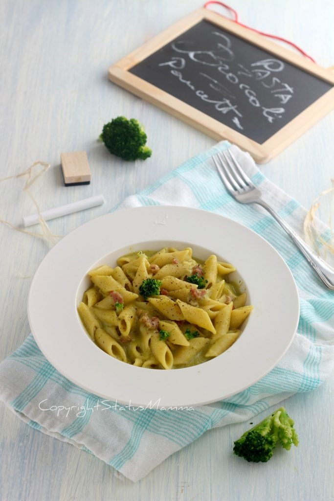 CREAMY PASTA WITH BROCCOLI AND BACON