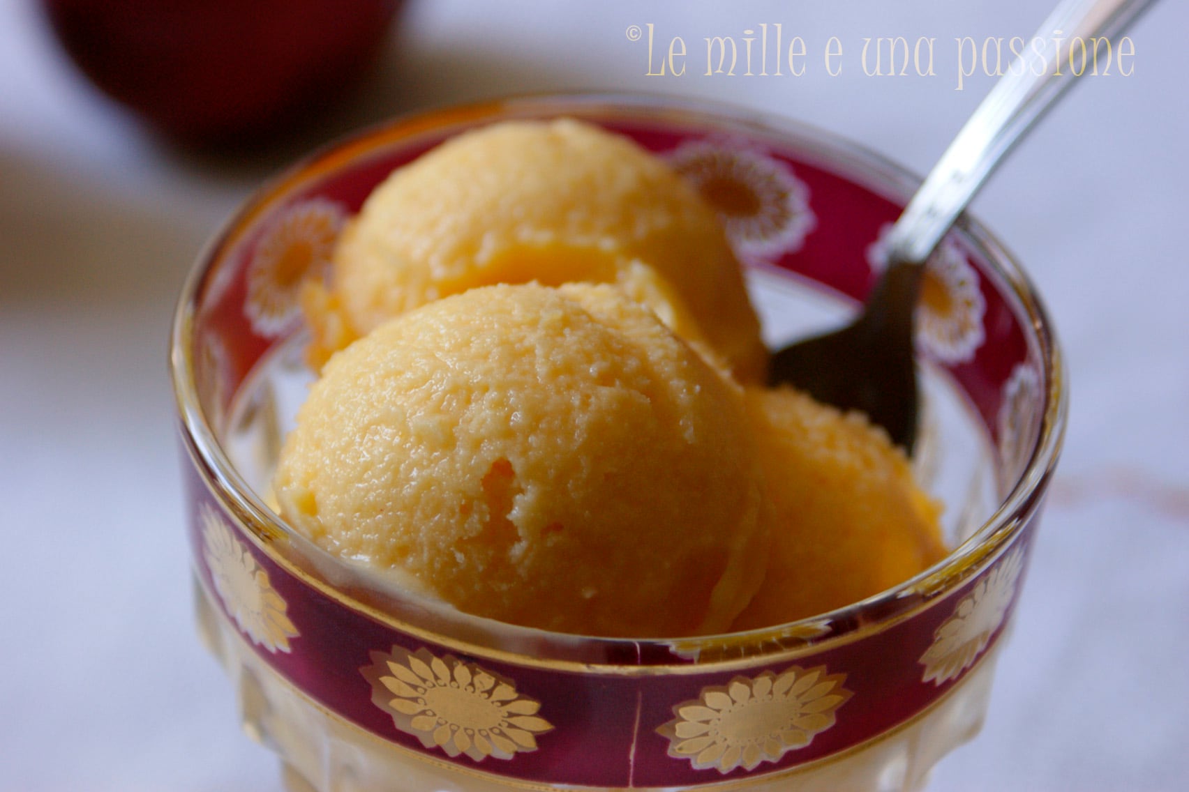 Creamy and Genuine Peach Ice Cream: The Perfect Recipe to Refresh Your Summer (With or Without an Ice Cream Maker!)