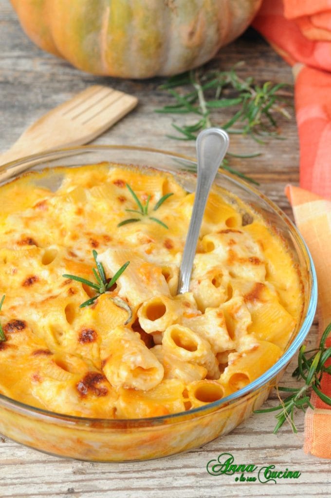 Baked pasta with pumpkin and béchamel