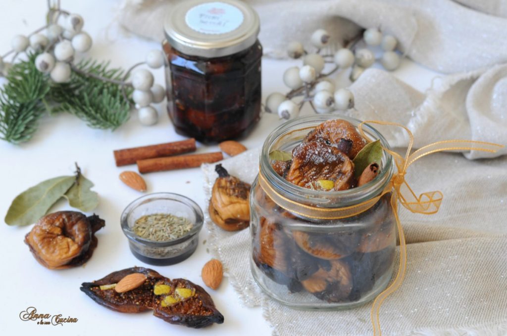 Dried Figs Stuffed with Almonds and Aromas