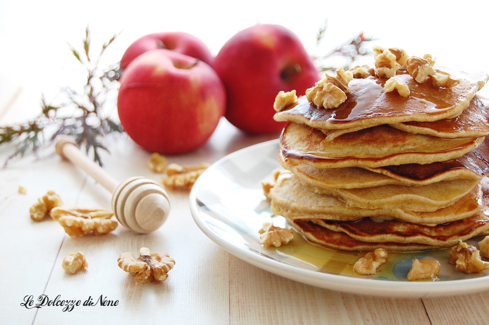 APPLE PANCAKES WITH WALNUTS AND HONEY