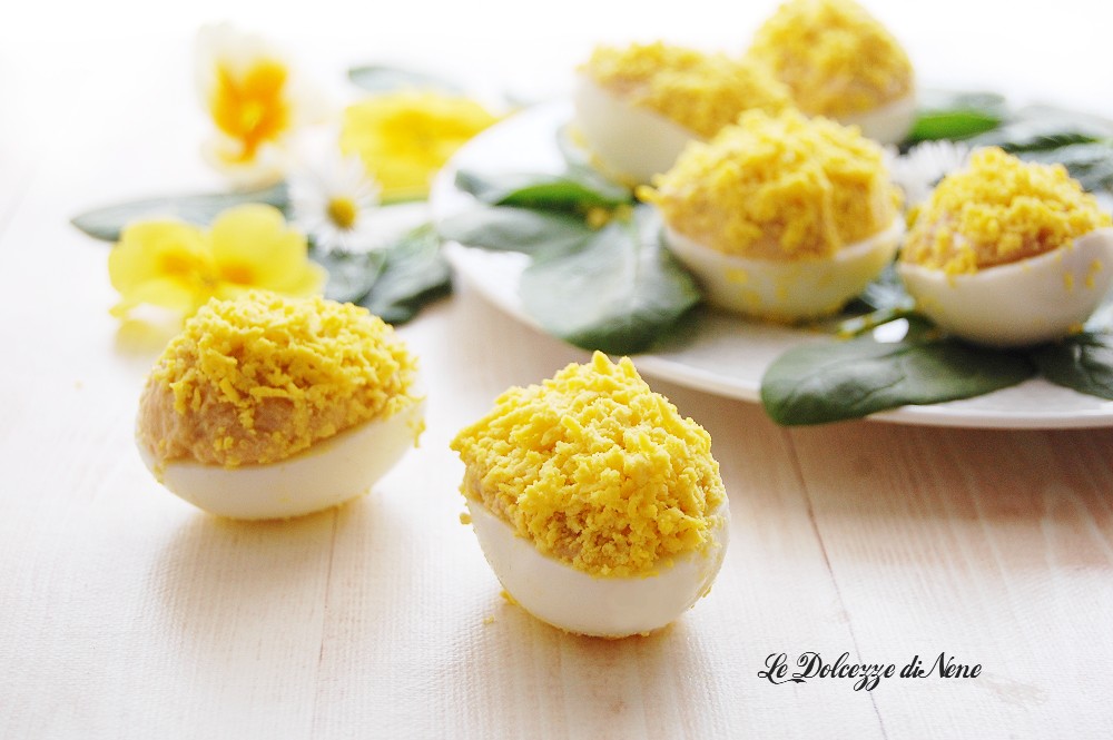 HOW TO MAKE DEVILED EGGS