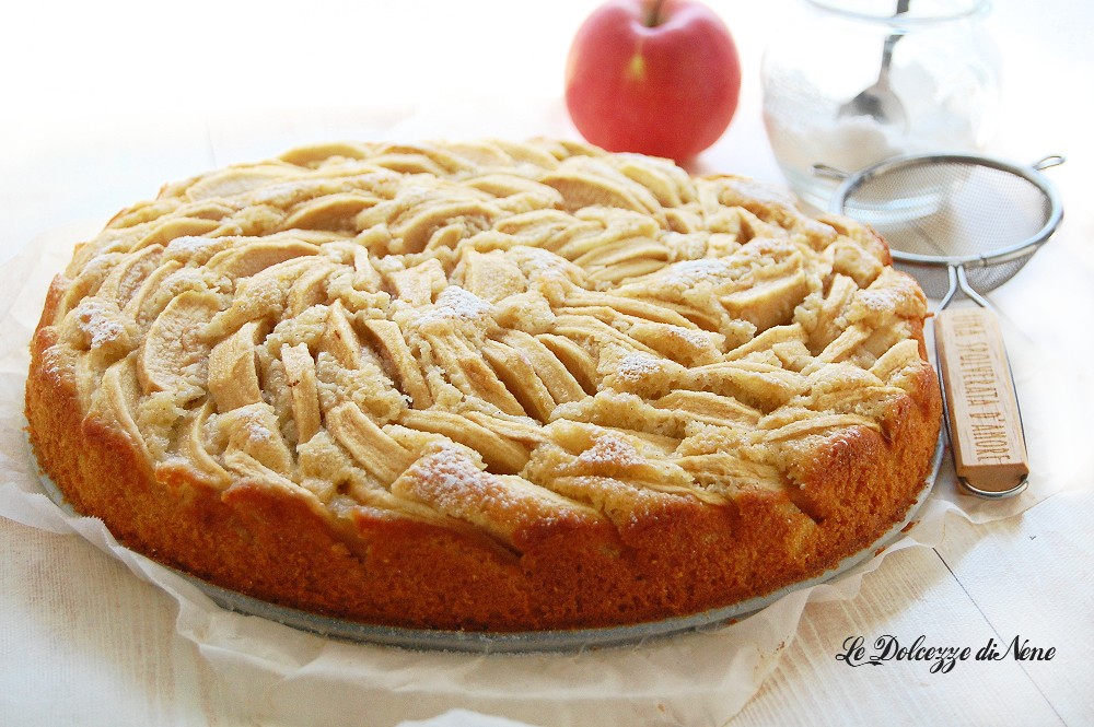 GRANDMA’S APPLE CAKE