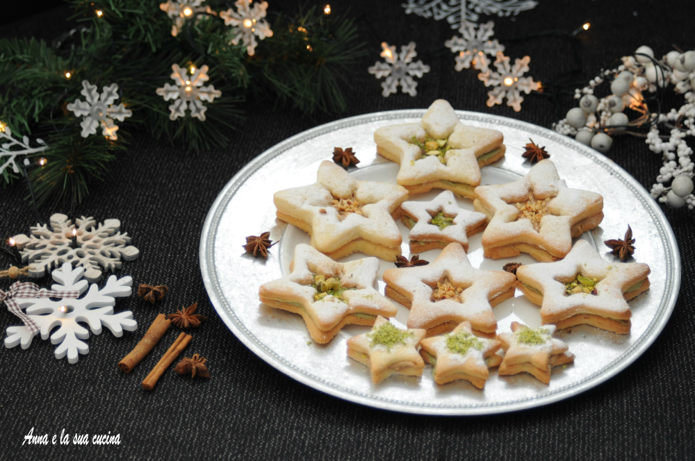 Christmas Stars with Pistachio and Hazelnut Cream