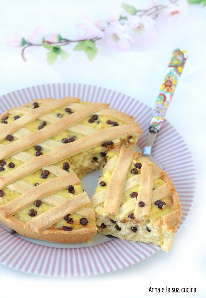 Tart with ricotta, chocolate, and cinnamon