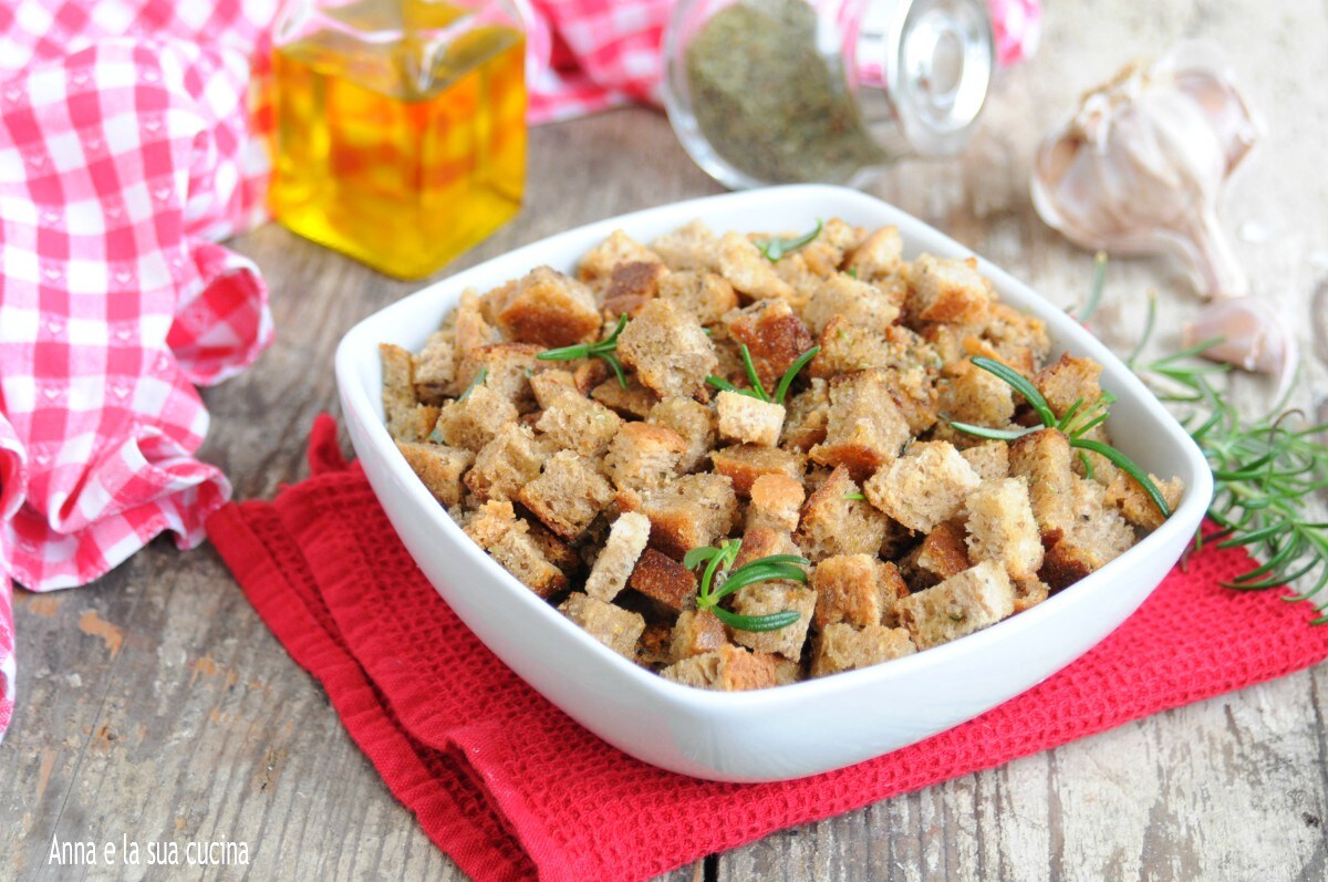 Bread Crostini with Oil and Herbs