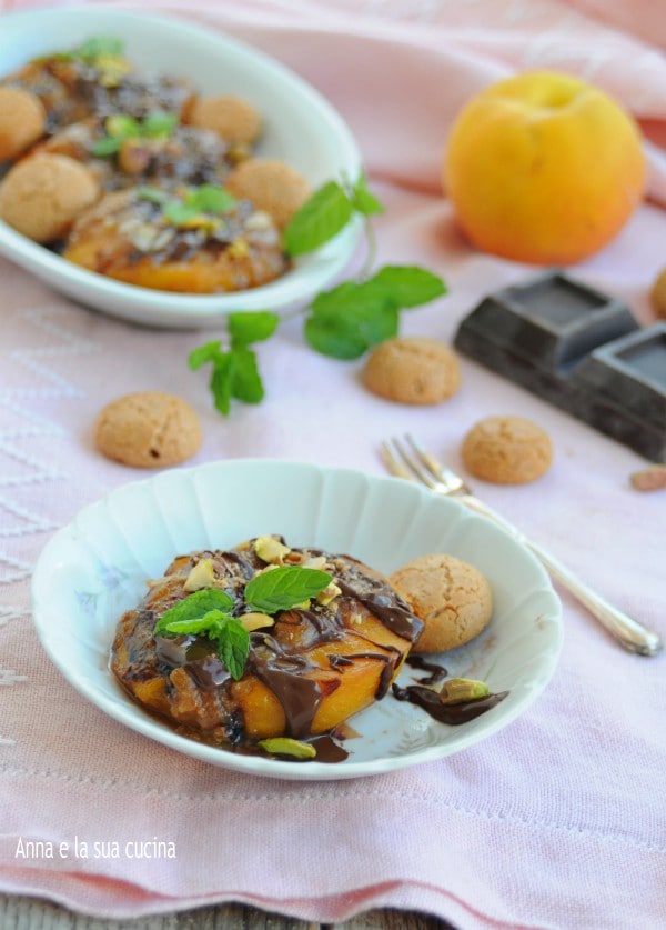 Peaches stuffed with jam and amaretti