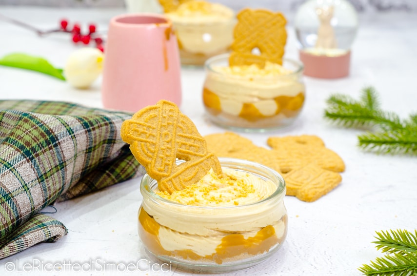 Cups with speculoos cream