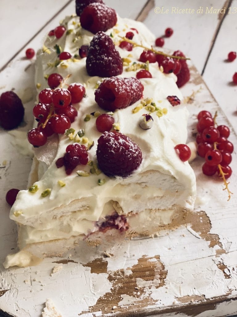 Easy Meringue Roll with Cream and Berries Slice