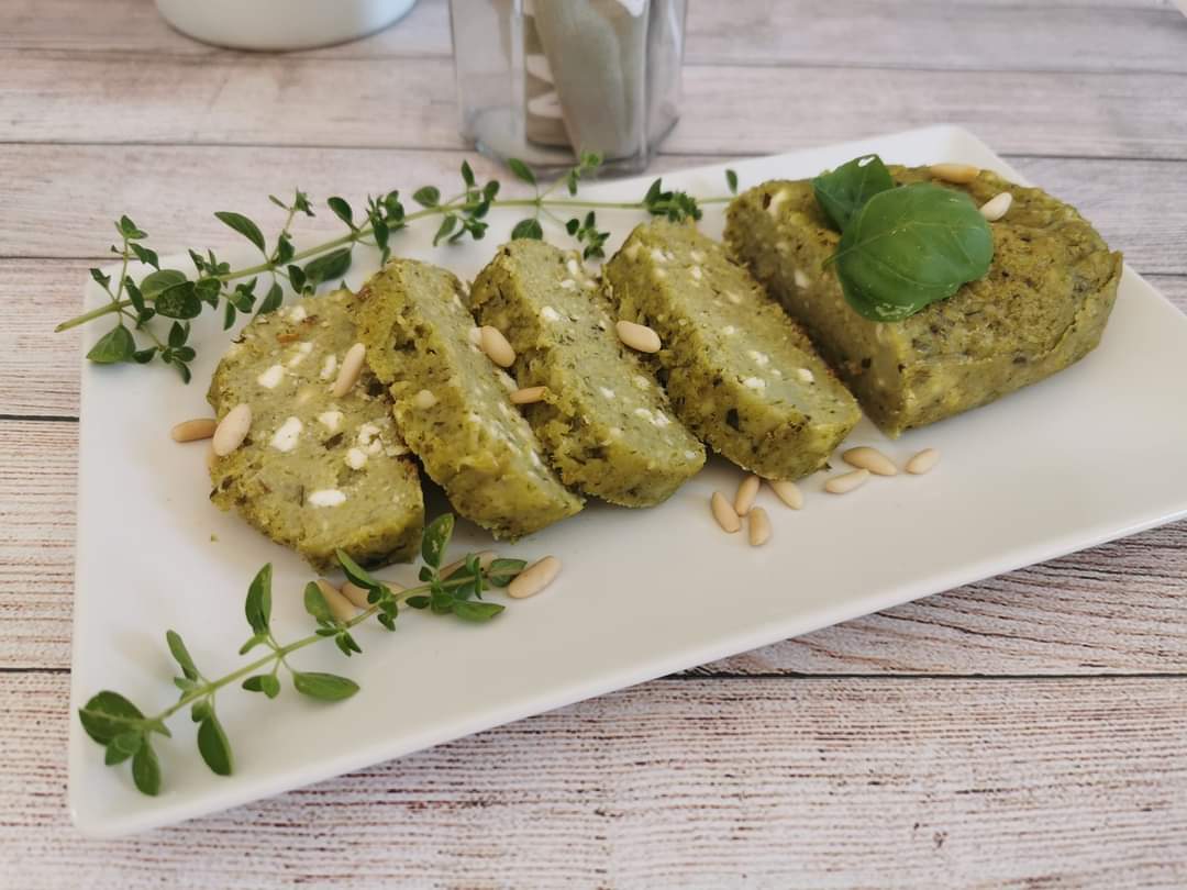VEGETARIAN PIE WITH VEGETABLES AND FETA