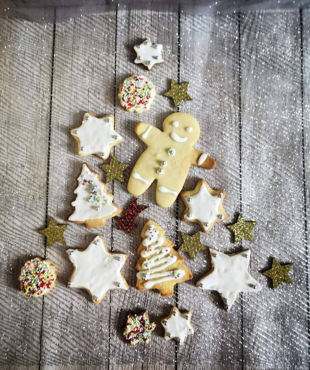 DECORATED CHRISTMAS COOKIES