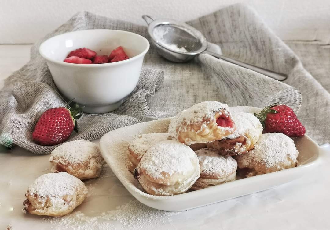 SWEET PUFF PASTRY RAVIOLI WITH STRAWBERRIES