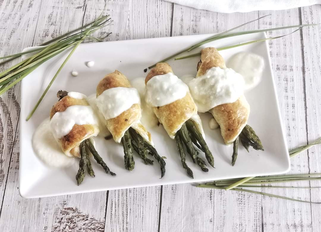 PUFF PASTRY BUNDLES WITH ASPARAGUS AND SPECK
